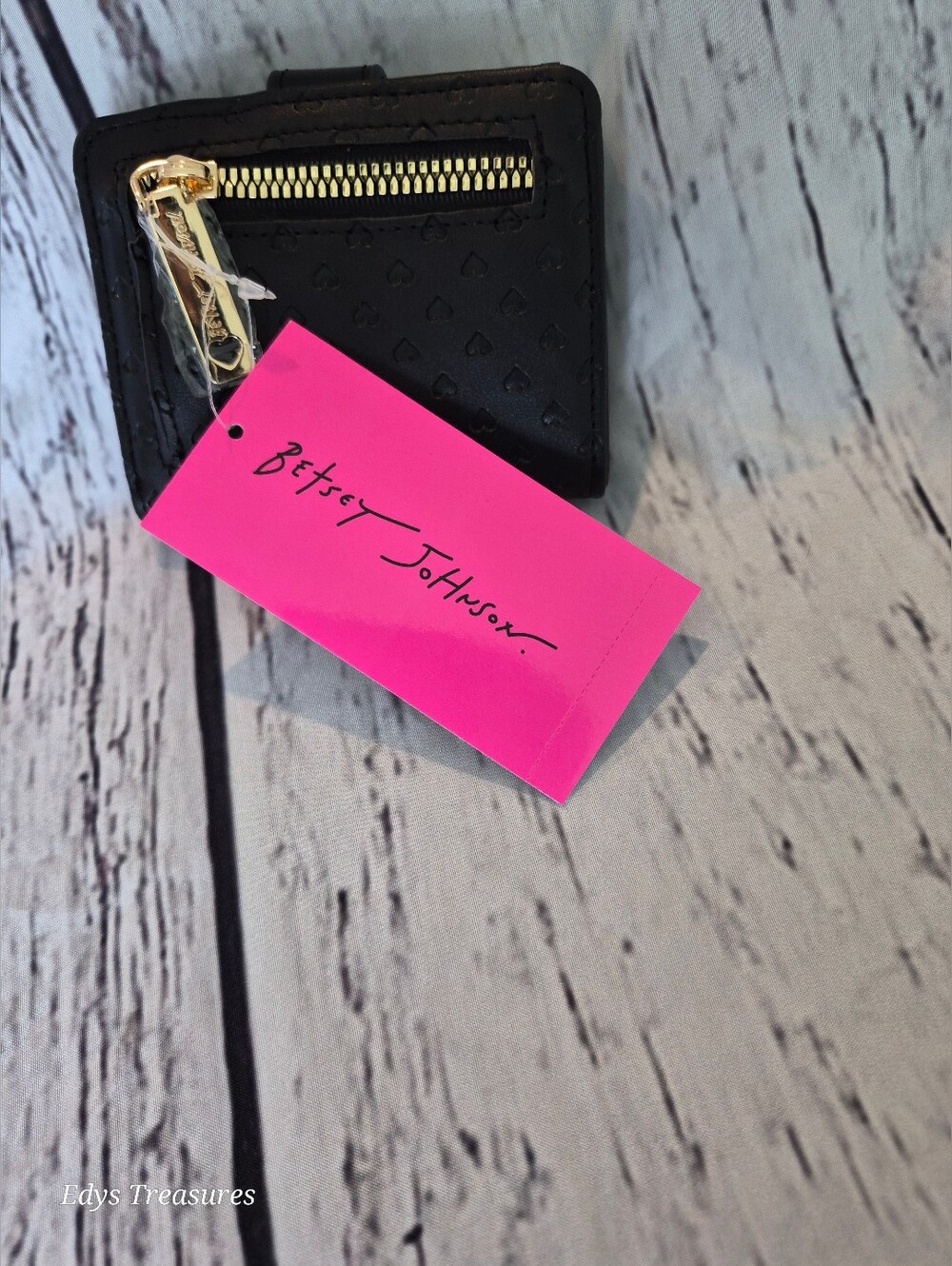 Betsey Johnson Black Heart Embossed Bifold Wallet Compact Snap Nwt - Picture 3 of 9